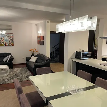 Arya With Heated Swimming Pool, Roof Hot Tub, Sauna And Gym Near The Villa