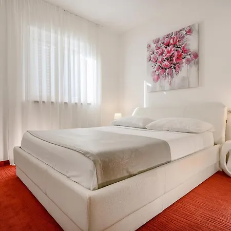 Villa Arya - Heated Pool, Roof Hot Tub, Gym, Near The With Amazing Views! *