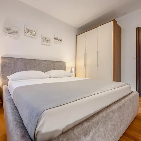 Arya - Heated Pool, Roof Hot Tub, Gym, Near The With Amazing Views! Podstrana