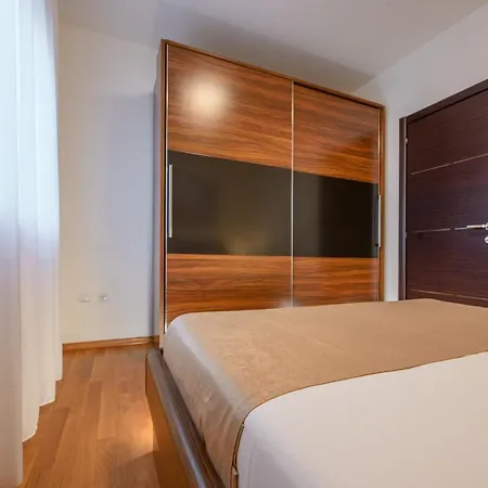 Arya - Heated Pool, Roof Hot Tub, Gym, Near The With Amazing Views!