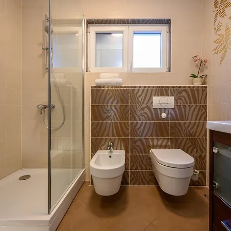 Villa Arya - Heated Pool, Roof Hot Tub, Gym, Near The With Amazing Views!