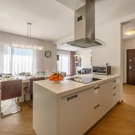 Villa Arya - Heated Pool, Roof Hot Tub, Gym, Near The With Amazing Views! *