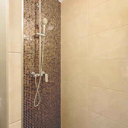 Villa Arya - Heated Pool, Roof Hot Tub, Gym, Near The With Amazing Views! Podstrana