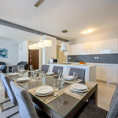 Arya - Heated Pool, Roof Hot Tub, Gym, Near The With Amazing Views! Podstrana