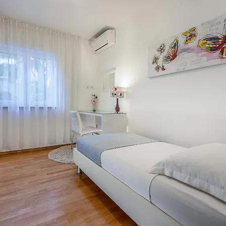Arya - Heated Pool, Roof Hot Tub, Gym, Near The With Amazing Views! * Podstrana