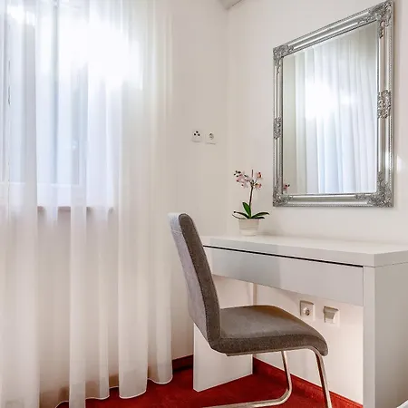 Arya - Heated Pool, Roof Hot Tub, Gym, Near The With Amazing Views! Villa Podstrana