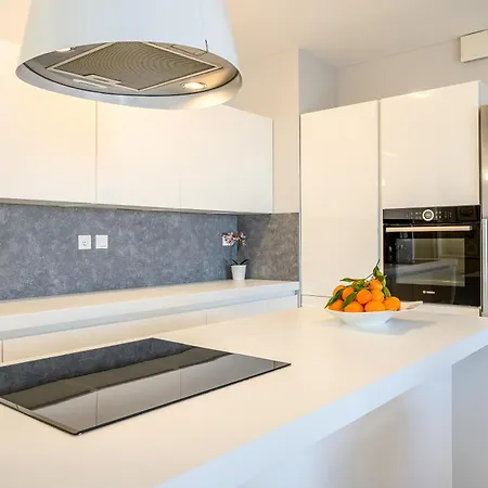 Villa Arya - Heated Pool, Roof Hot Tub, Gym, Near The With Amazing Views! Podstrana