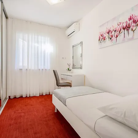 Arya - Heated Pool, Roof Hot Tub, Gym, Near The With Amazing Views! Villa Podstrana