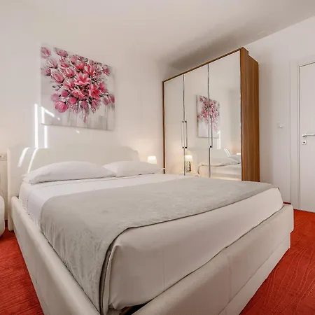 Arya - Heated Pool, Roof Hot Tub, Gym, Near The With Amazing Views!