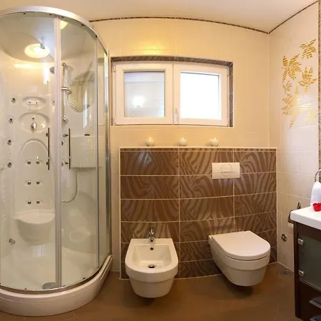 Villa Arya With Heated Swimming Pool, Roof Hot Tub, Sauna And Gym Near The