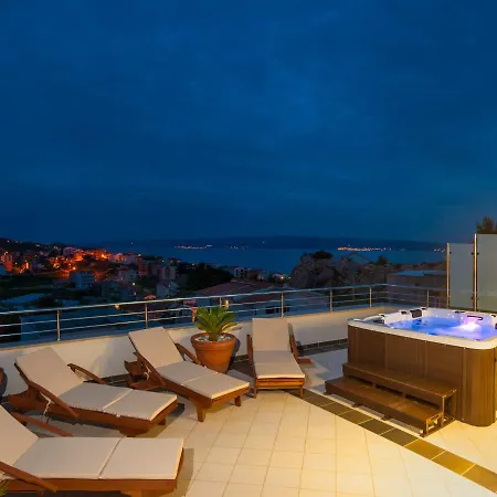 Villa Arya With Heated Swimming Pool, Roof Hot Tub, Sauna And Gym Near The