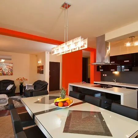 Arya With Heated Swimming Pool, Roof Hot Tub, Sauna And Gym Near The Villa *