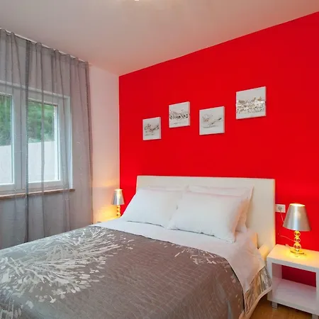 Arya With Heated Swimming Pool, Roof Hot Tub, Sauna And Gym Near The Villa Podstrana