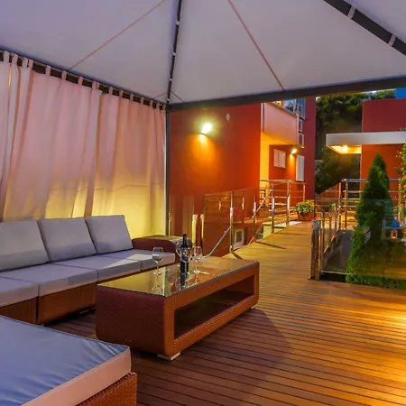 Villa Arya With Heated Swimming Pool, Roof Hot Tub, Sauna And Gym Near The *