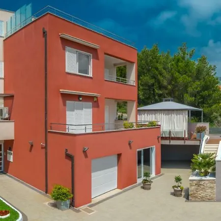 Arya With Heated Swimming Pool, Roof Hot Tub, Sauna And Gym Near The Villa