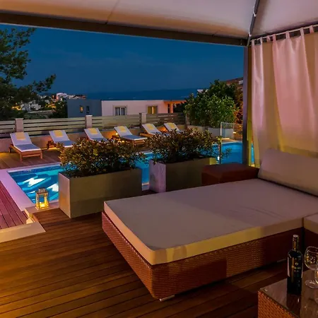 Arya With Heated Swimming Pool, Roof Hot Tub, Sauna And Gym Near The Villa