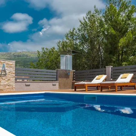 Villa Arya With Heated Swimming Pool, Roof Hot Tub, Sauna And Gym Near The *