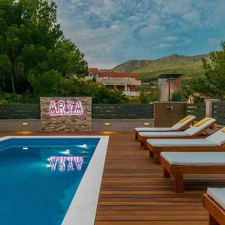 Arya With Heated Swimming Pool, Roof Hot Tub, Sauna And Gym Near The Villa