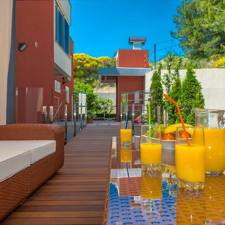 Arya With Heated Swimming Pool, Roof Hot Tub, Sauna And Gym Near The Podstrana
