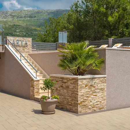 Villa Arya With Heated Swimming Pool, Roof Hot Tub, Sauna And Gym Near The *