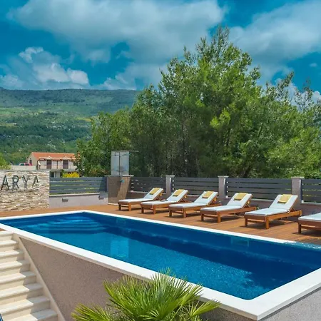 Arya With Heated Swimming Pool, Roof Hot Tub, Sauna And Gym Near The Villa Podstrana